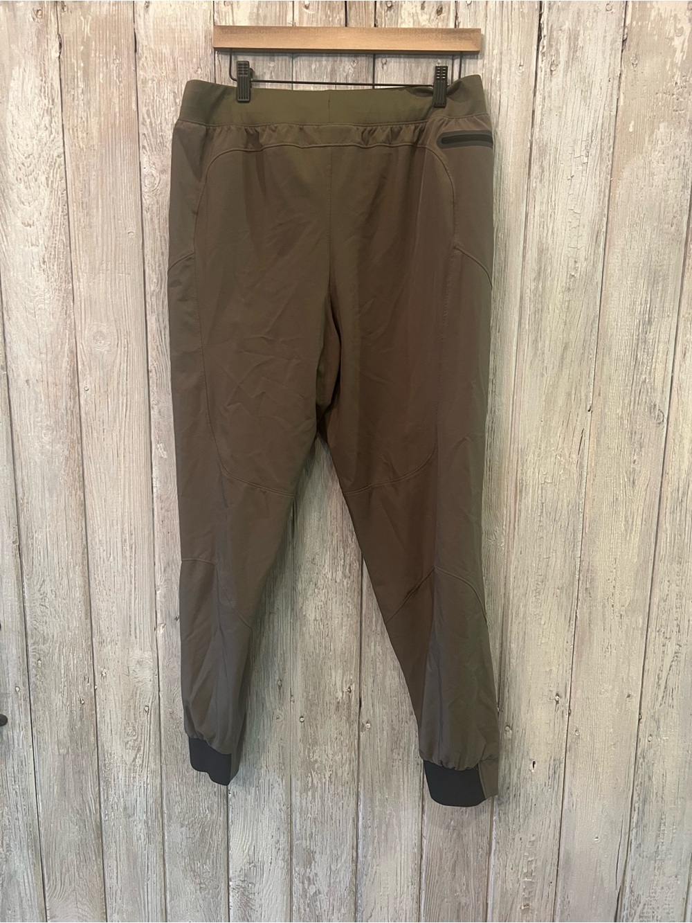 Under Armour Olive Green Men’s Training Joggers - Picture 4 of 6